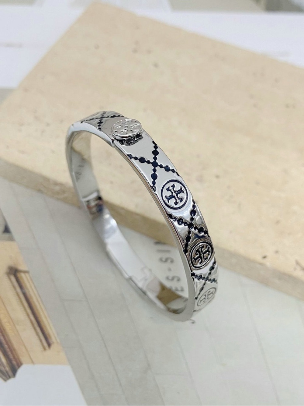 Tory Burch Silver Logo-Accent Hinged Bangle Bracelet